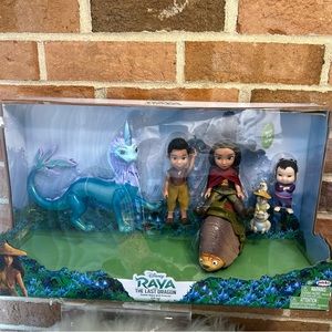 Disney Raya and the Last Dragon Character Doll Giftset